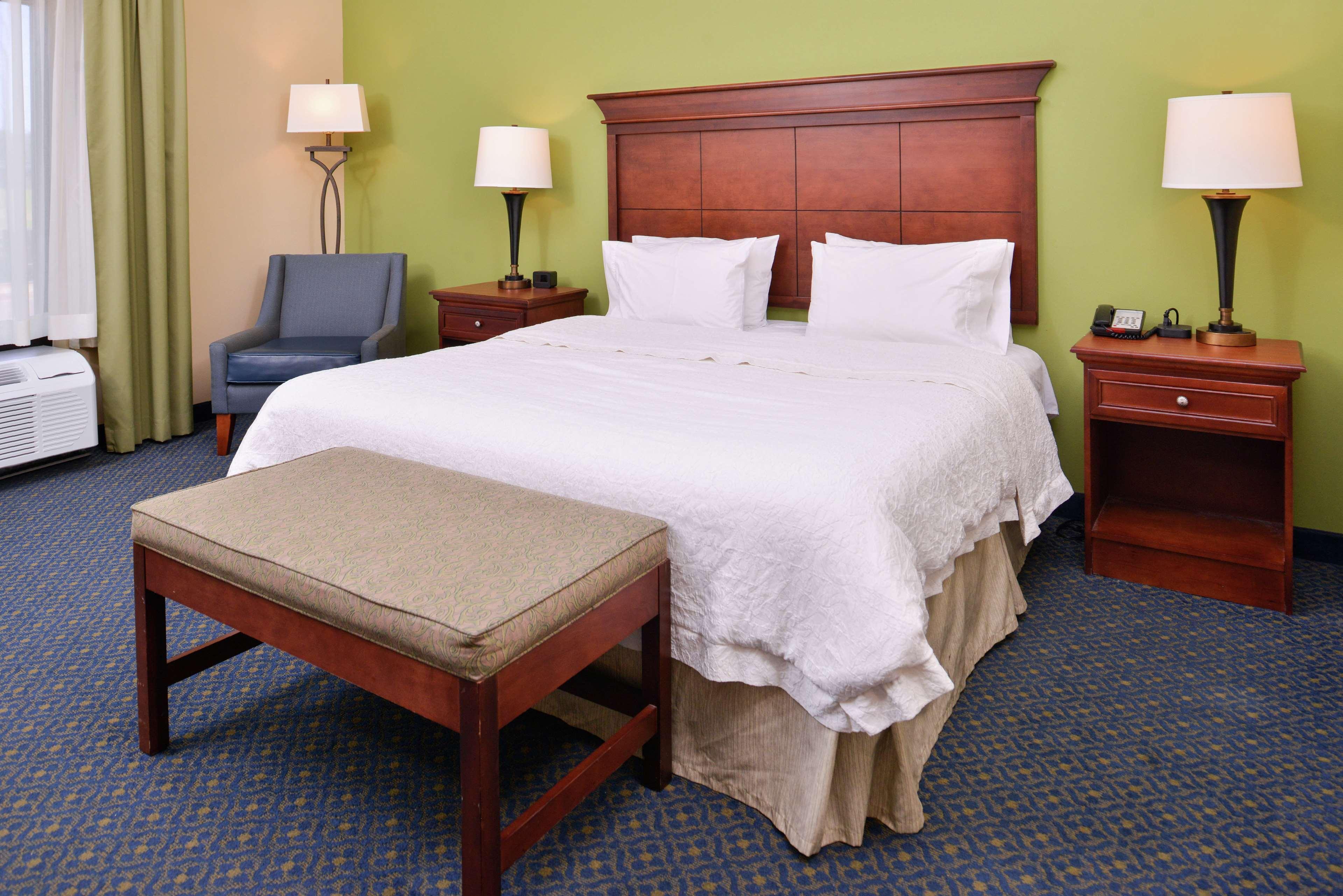 Hampton Inn Jackson-College Avenue Екстериор снимка