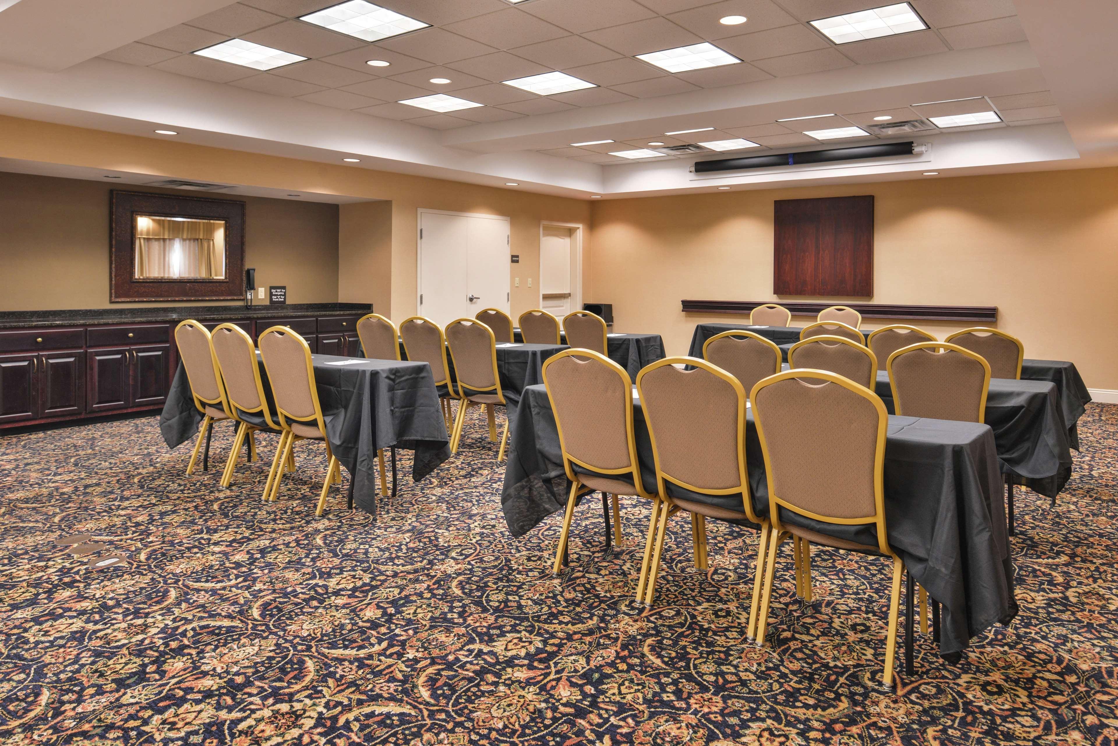 Hampton Inn Jackson-College Avenue Екстериор снимка