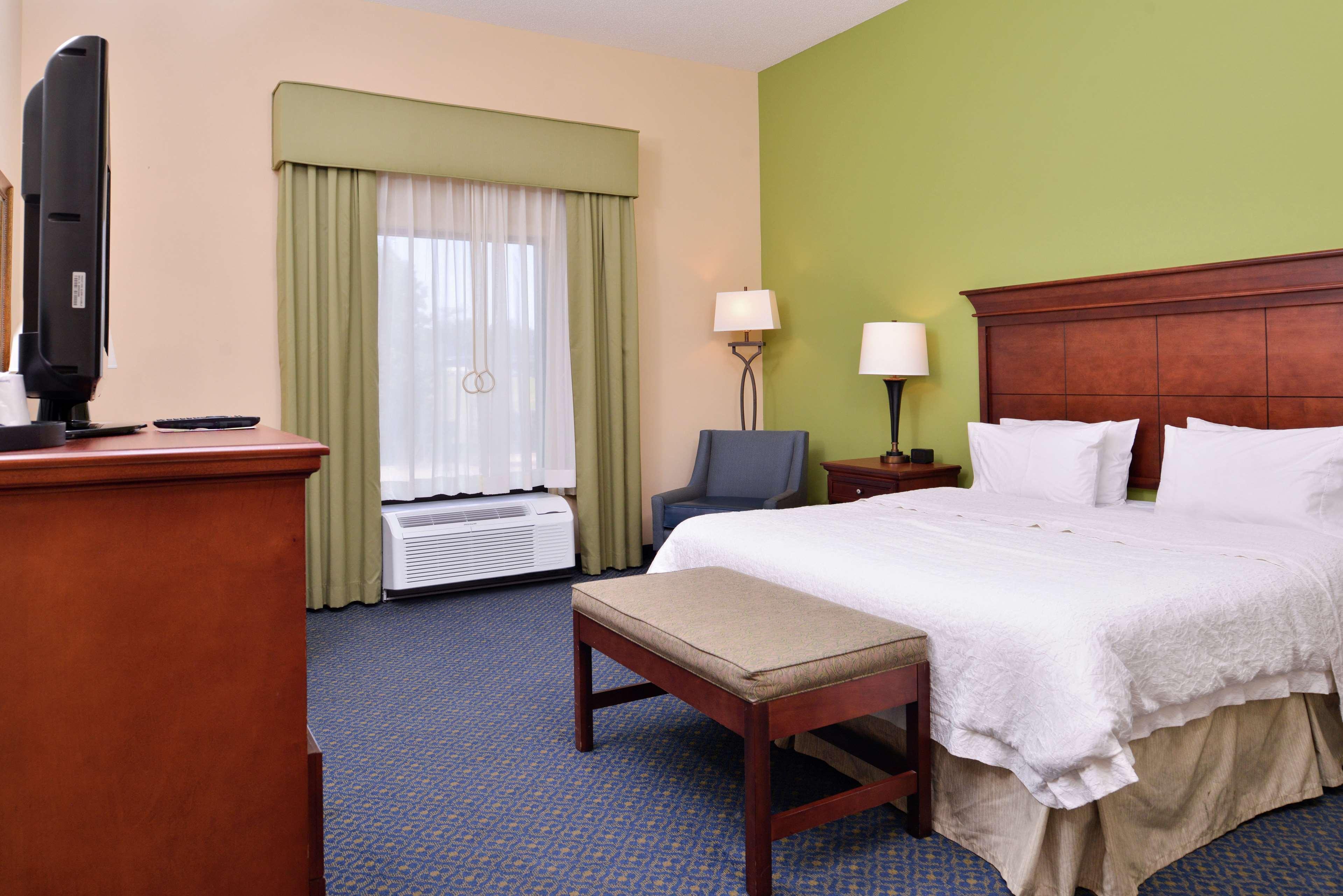 Hampton Inn Jackson-College Avenue Екстериор снимка