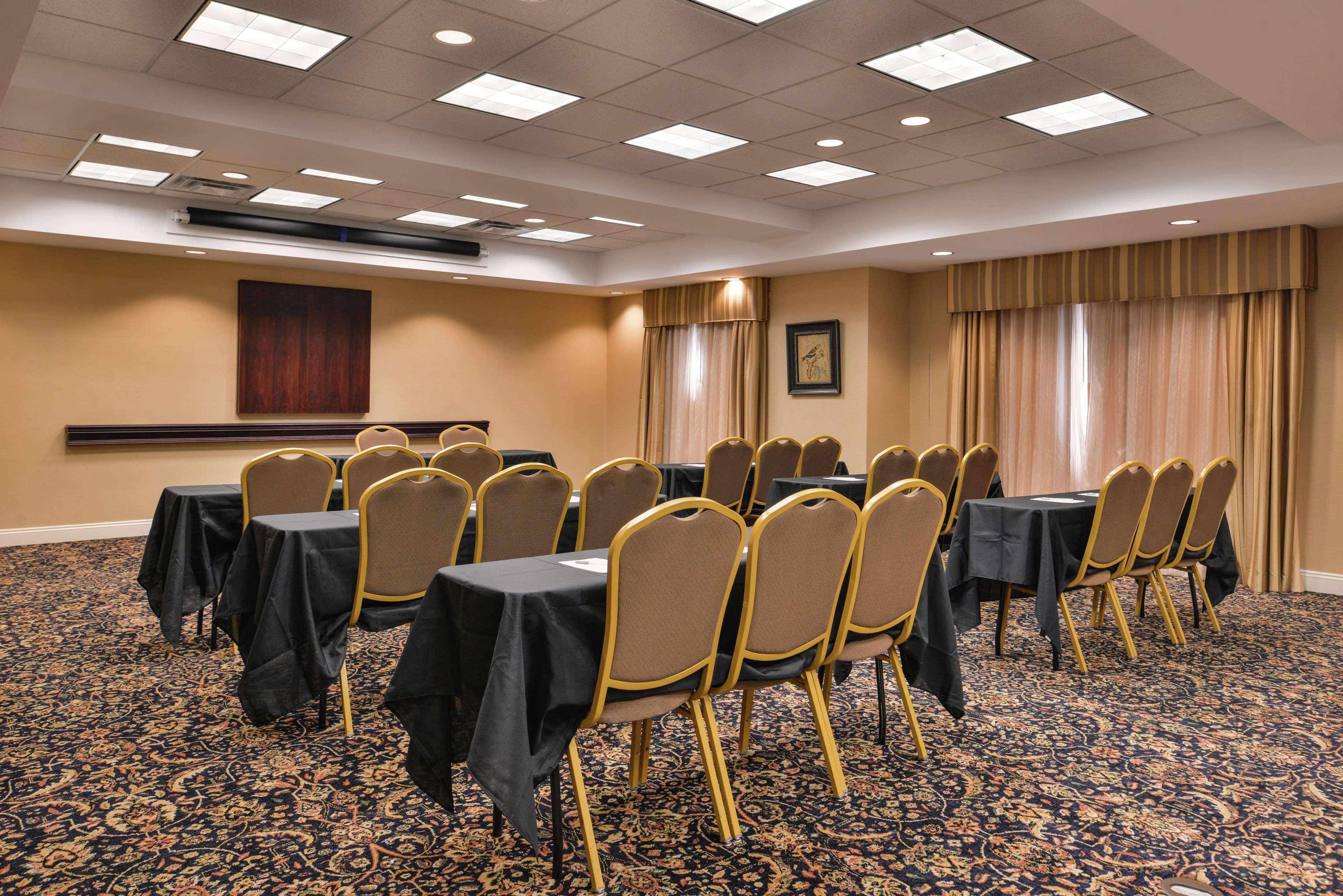 Hampton Inn Jackson-College Avenue Екстериор снимка
