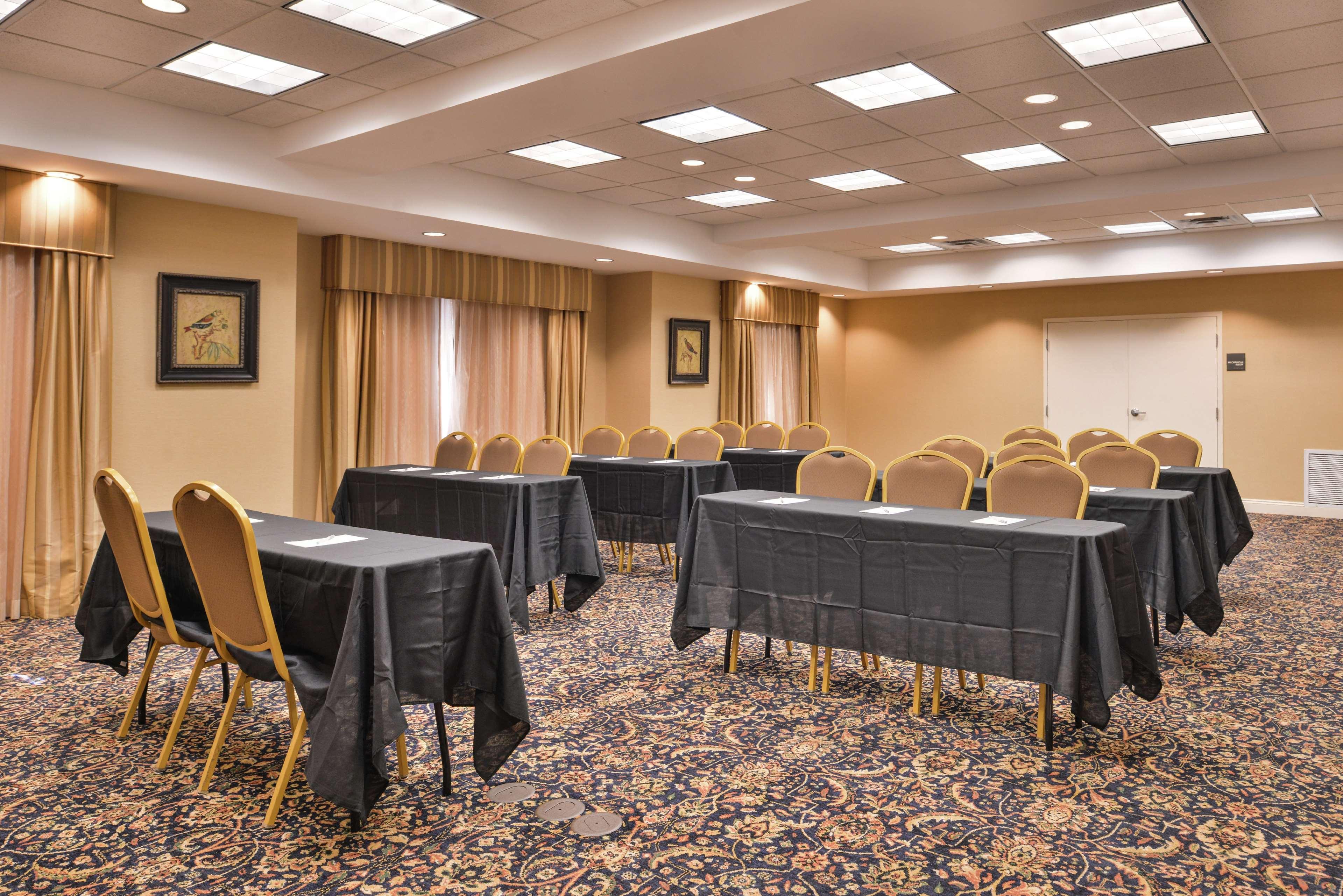Hampton Inn Jackson-College Avenue Екстериор снимка
