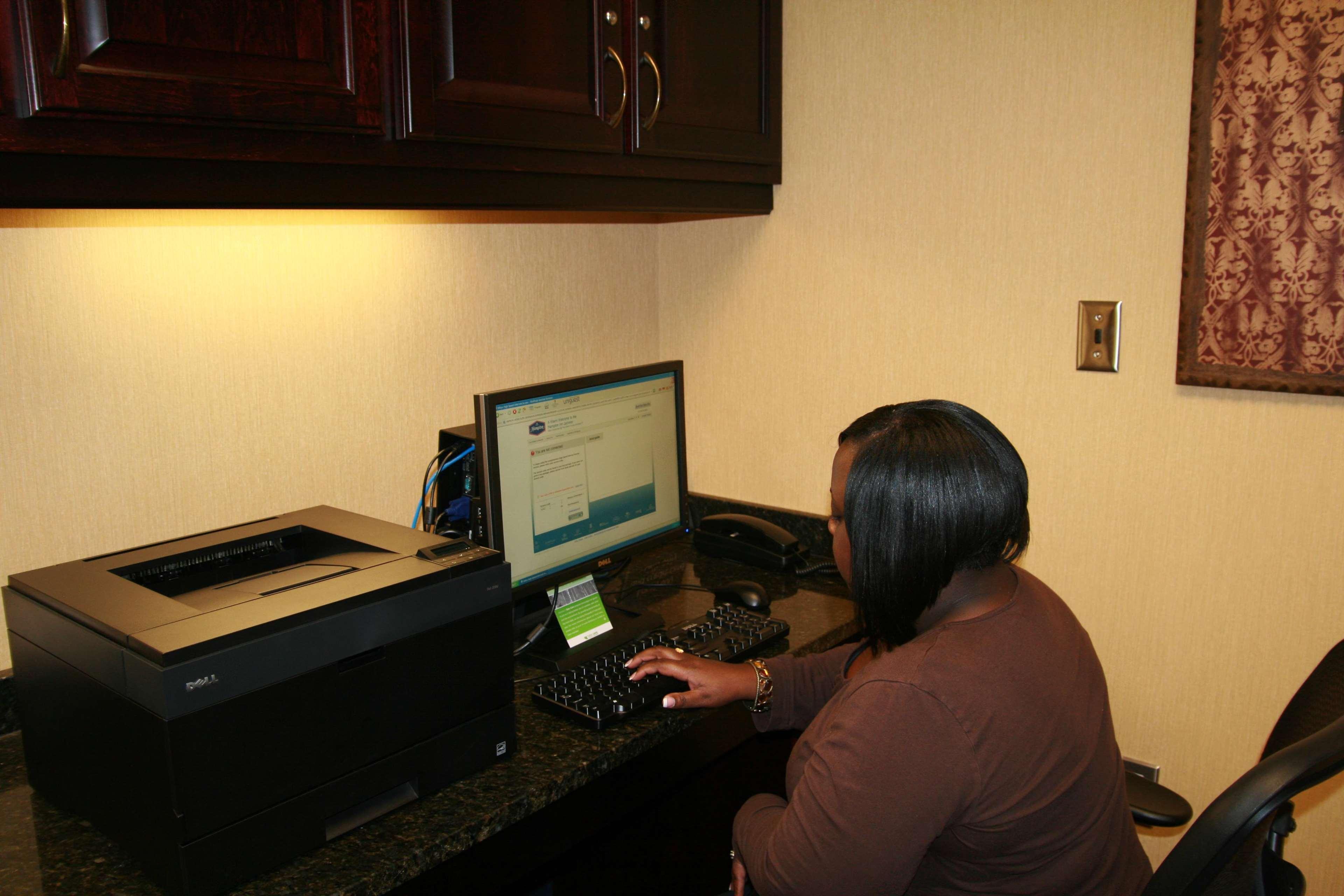 Hampton Inn Jackson-College Avenue Съоръжения снимка