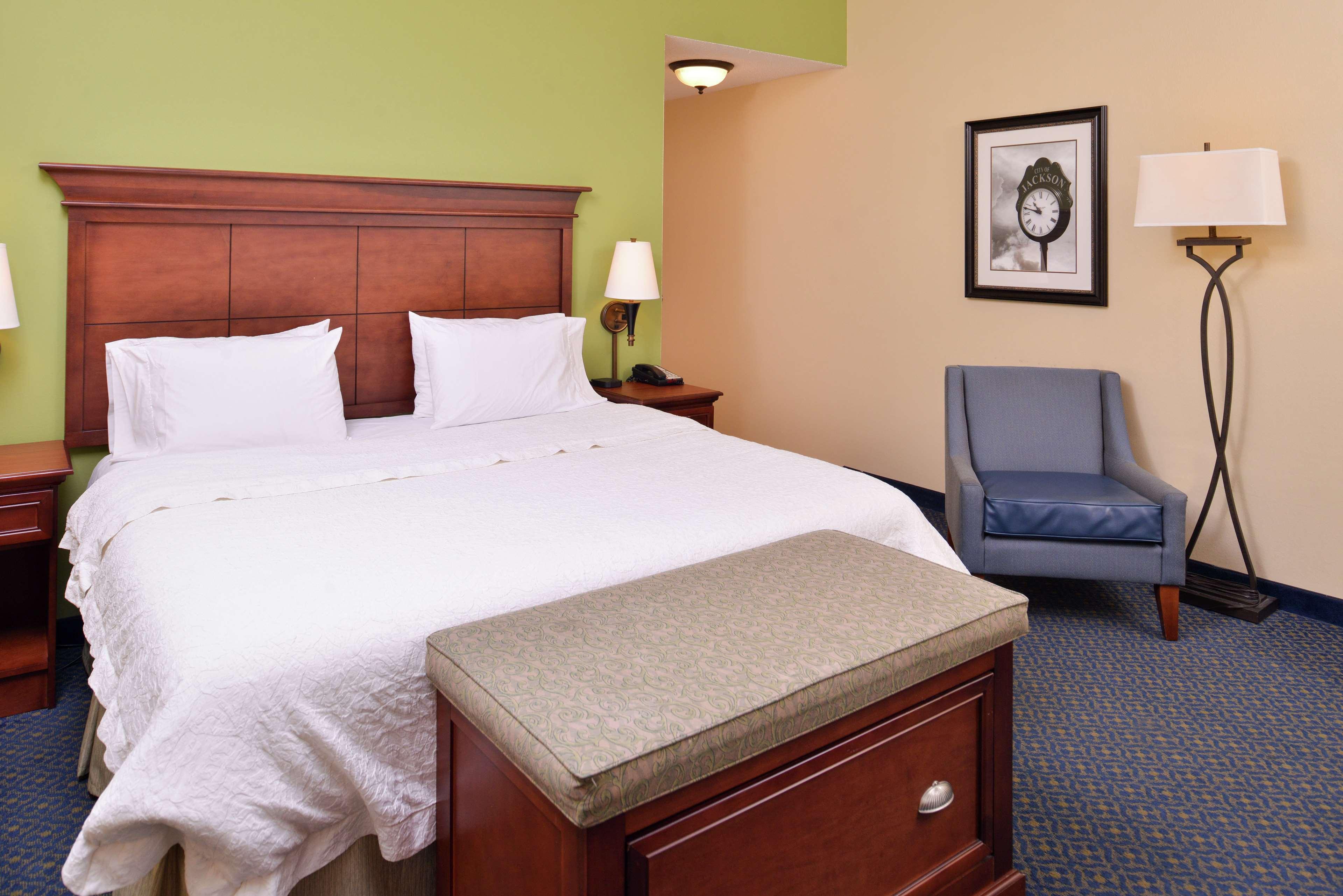 Hampton Inn Jackson-College Avenue Екстериор снимка