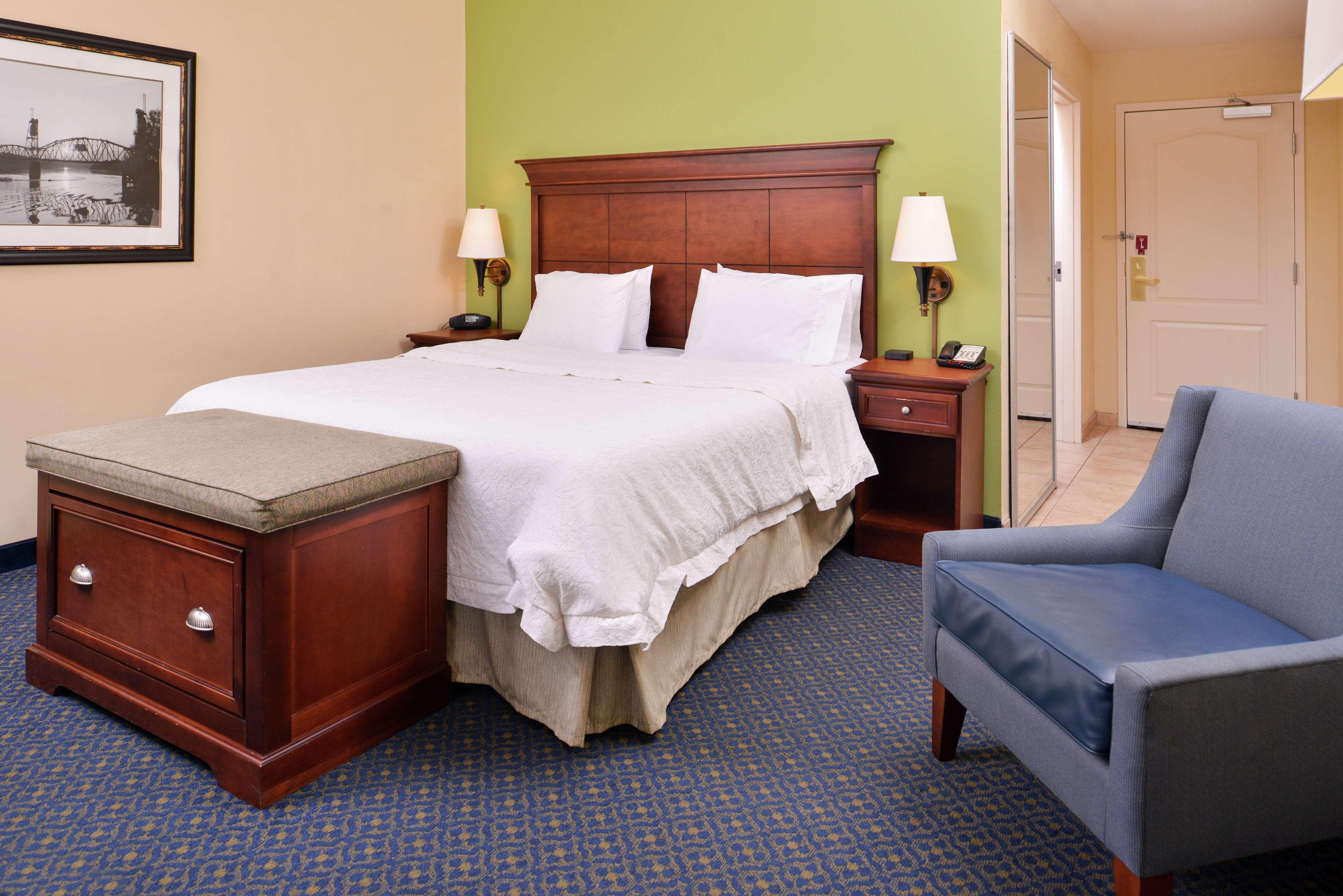 Hampton Inn Jackson-College Avenue Екстериор снимка