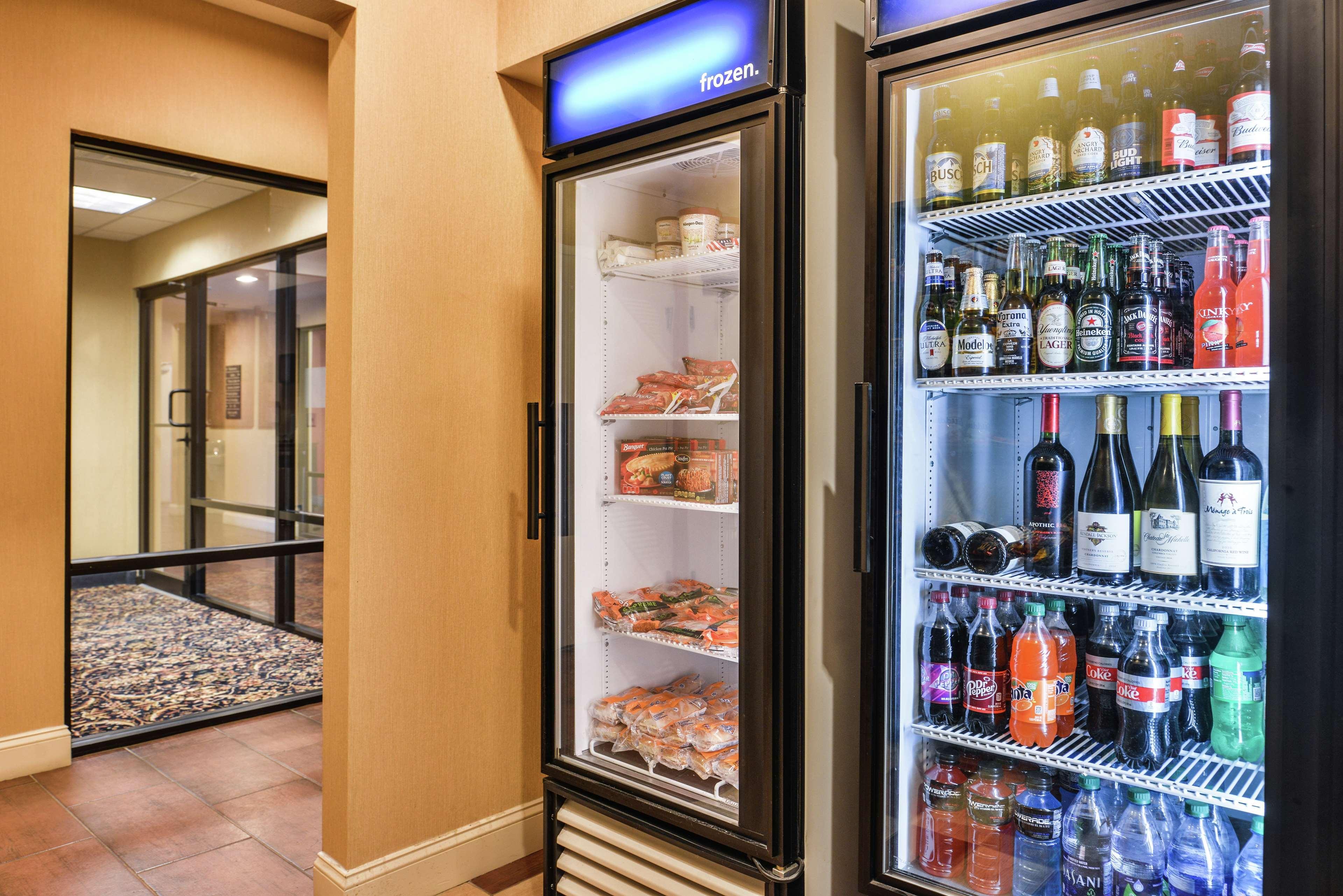 Hampton Inn Jackson-College Avenue Екстериор снимка