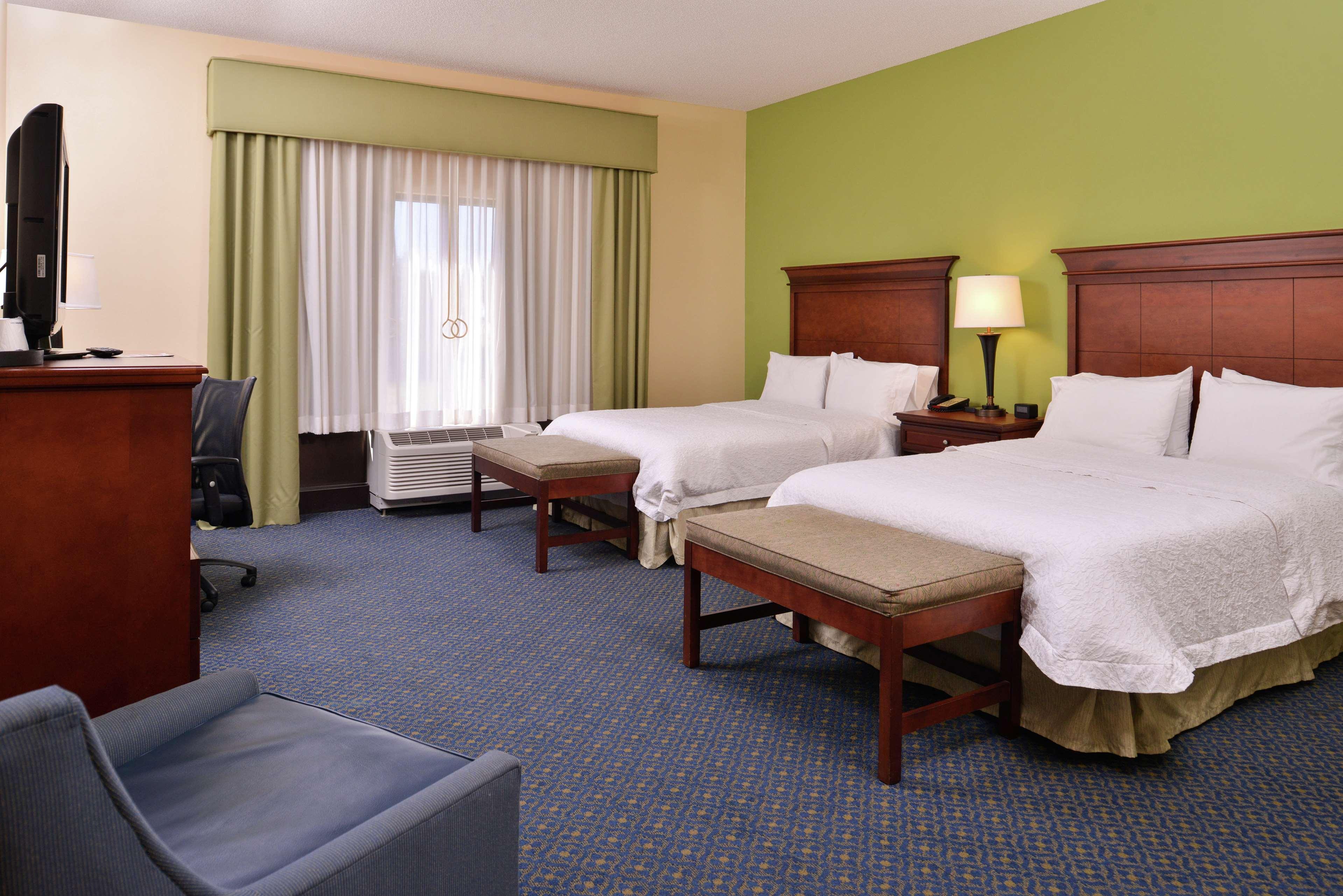 Hampton Inn Jackson-College Avenue Екстериор снимка