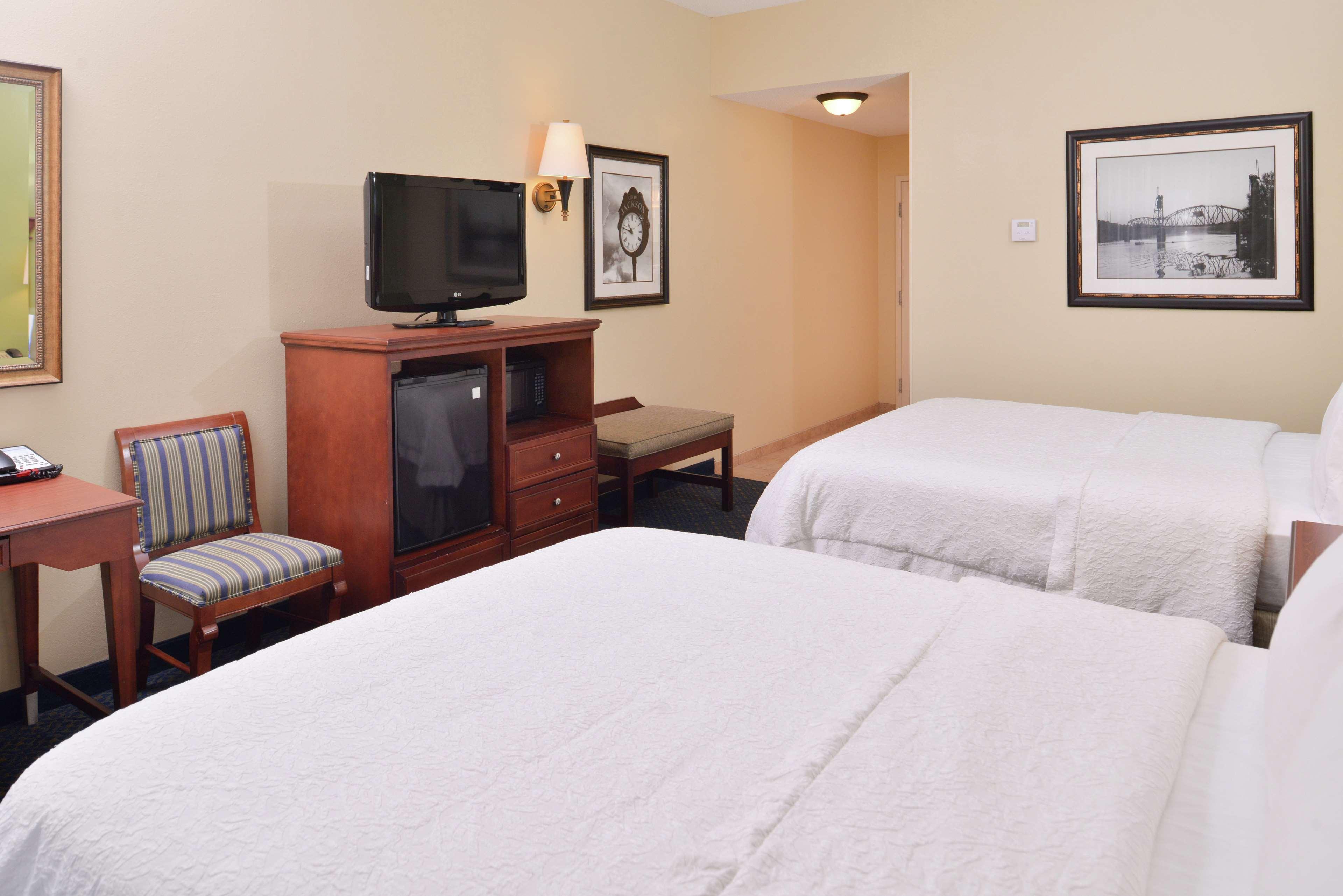 Hampton Inn Jackson-College Avenue Екстериор снимка