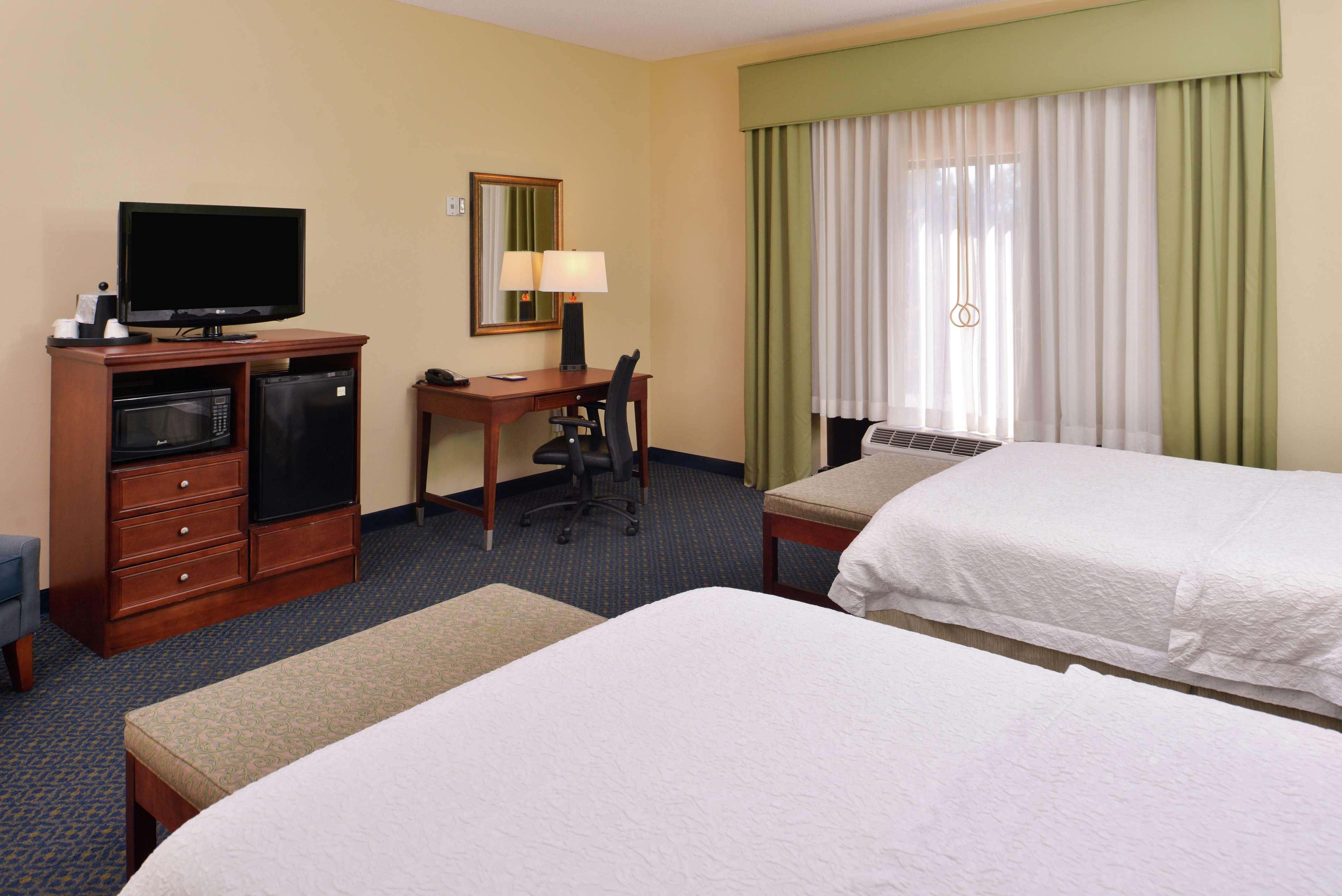 Hampton Inn Jackson-College Avenue Екстериор снимка