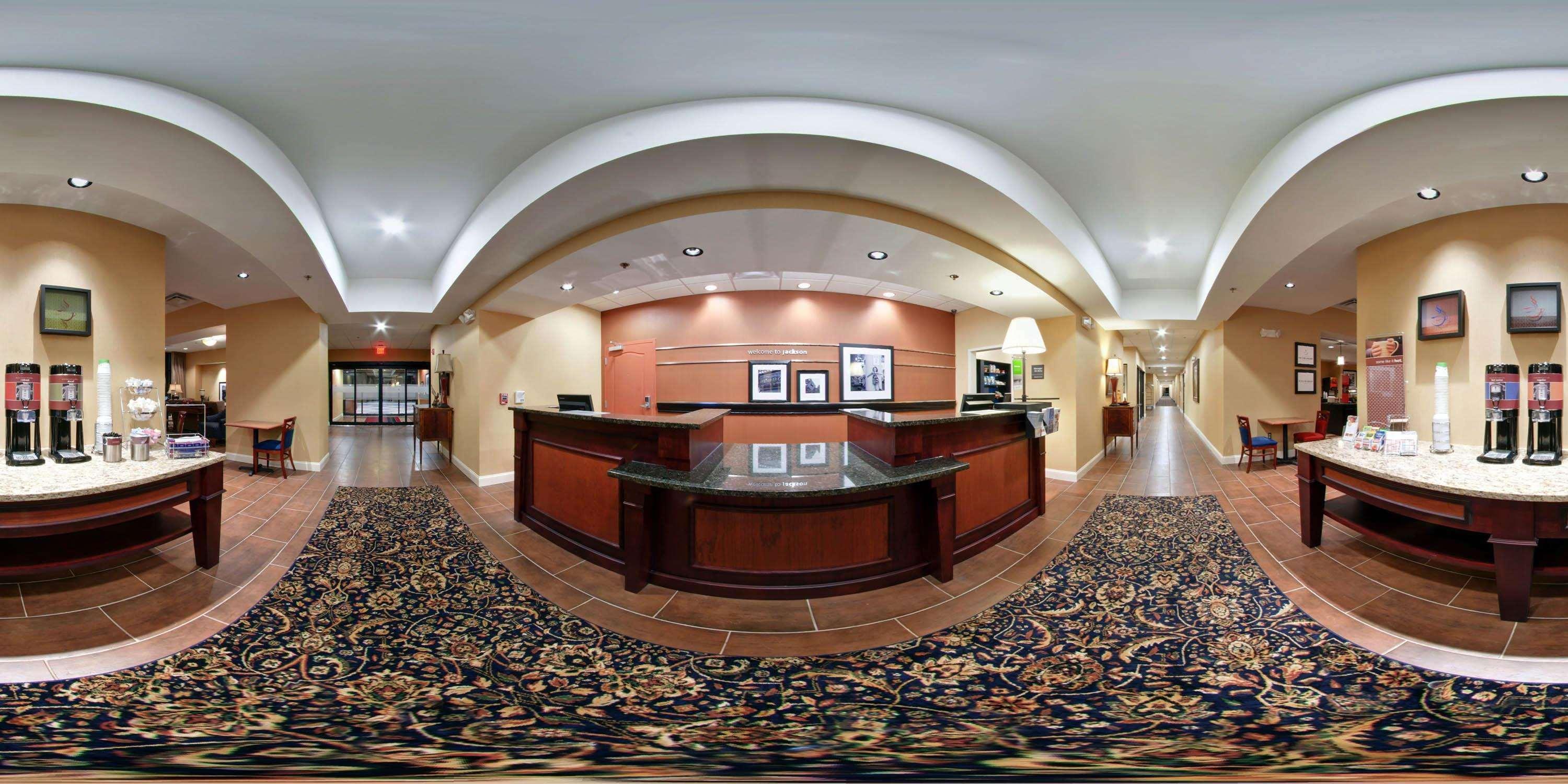 Hampton Inn Jackson-College Avenue Екстериор снимка
