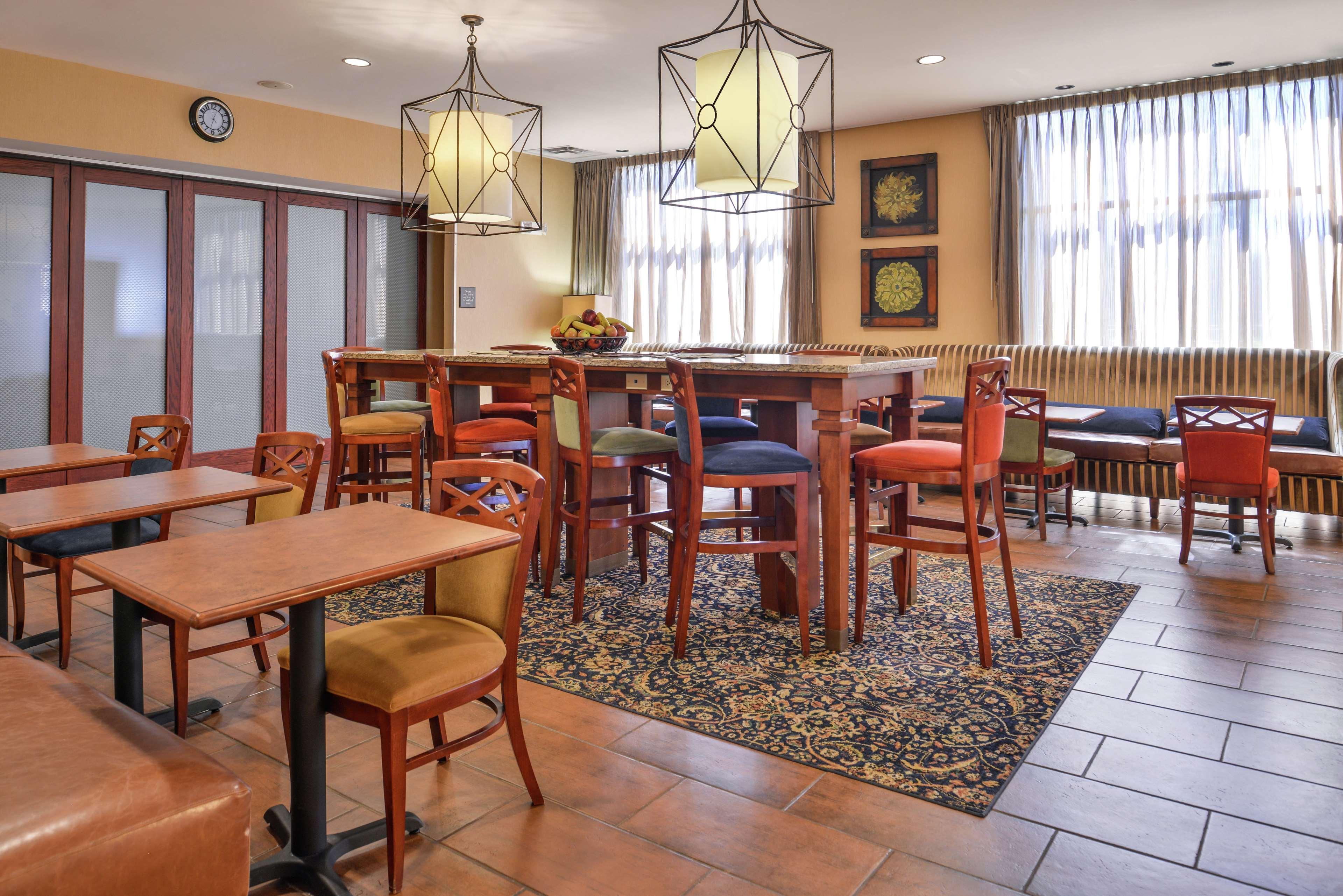 Hampton Inn Jackson-College Avenue Екстериор снимка