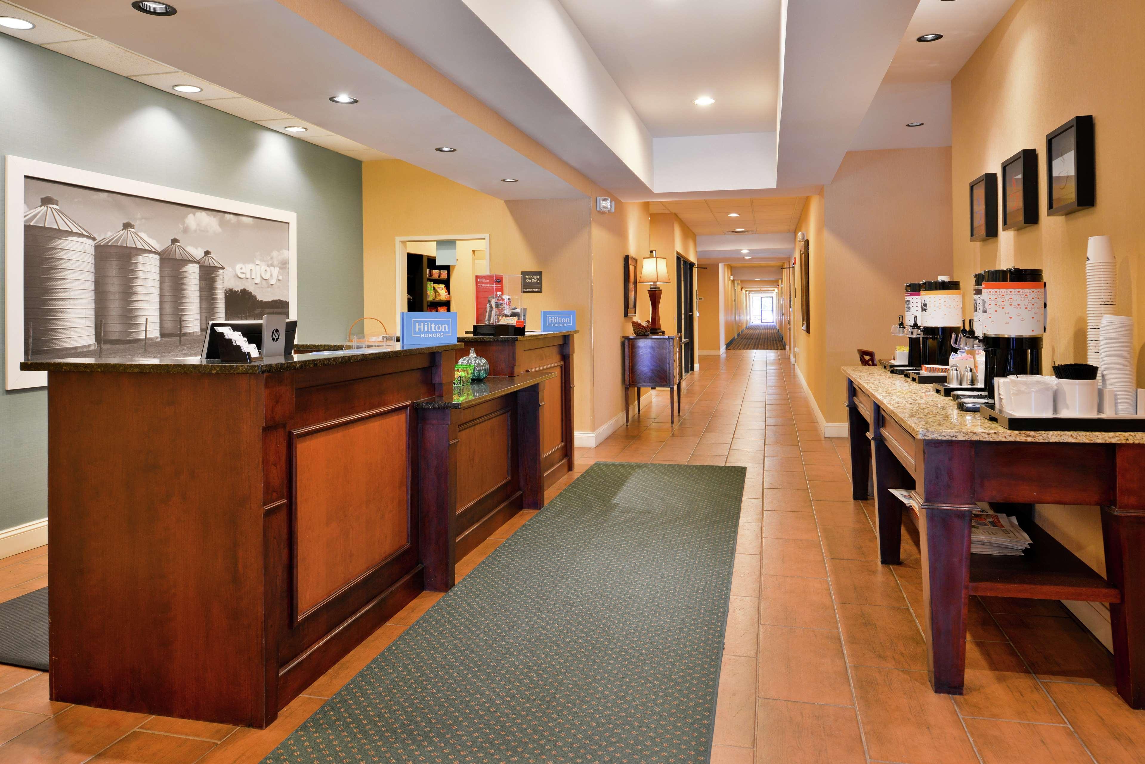 Hampton Inn Jackson-College Avenue Екстериор снимка