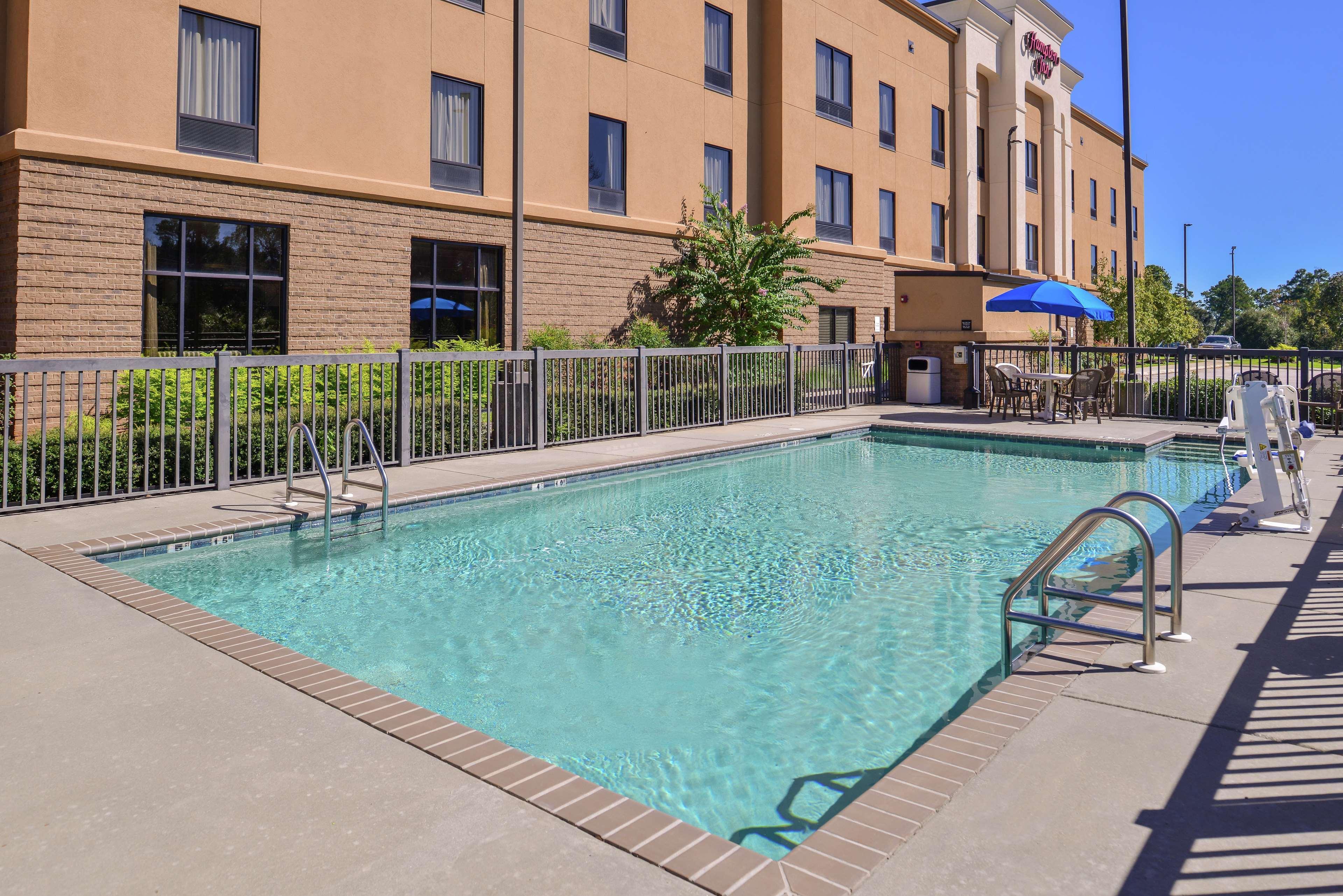 Hampton Inn Jackson-College Avenue Екстериор снимка