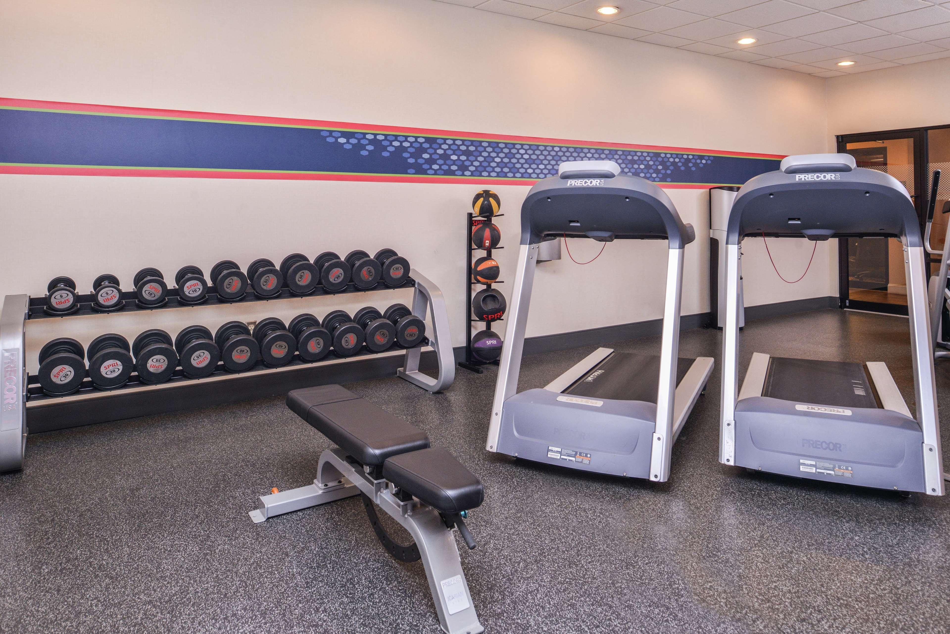 Hampton Inn Jackson-College Avenue Екстериор снимка