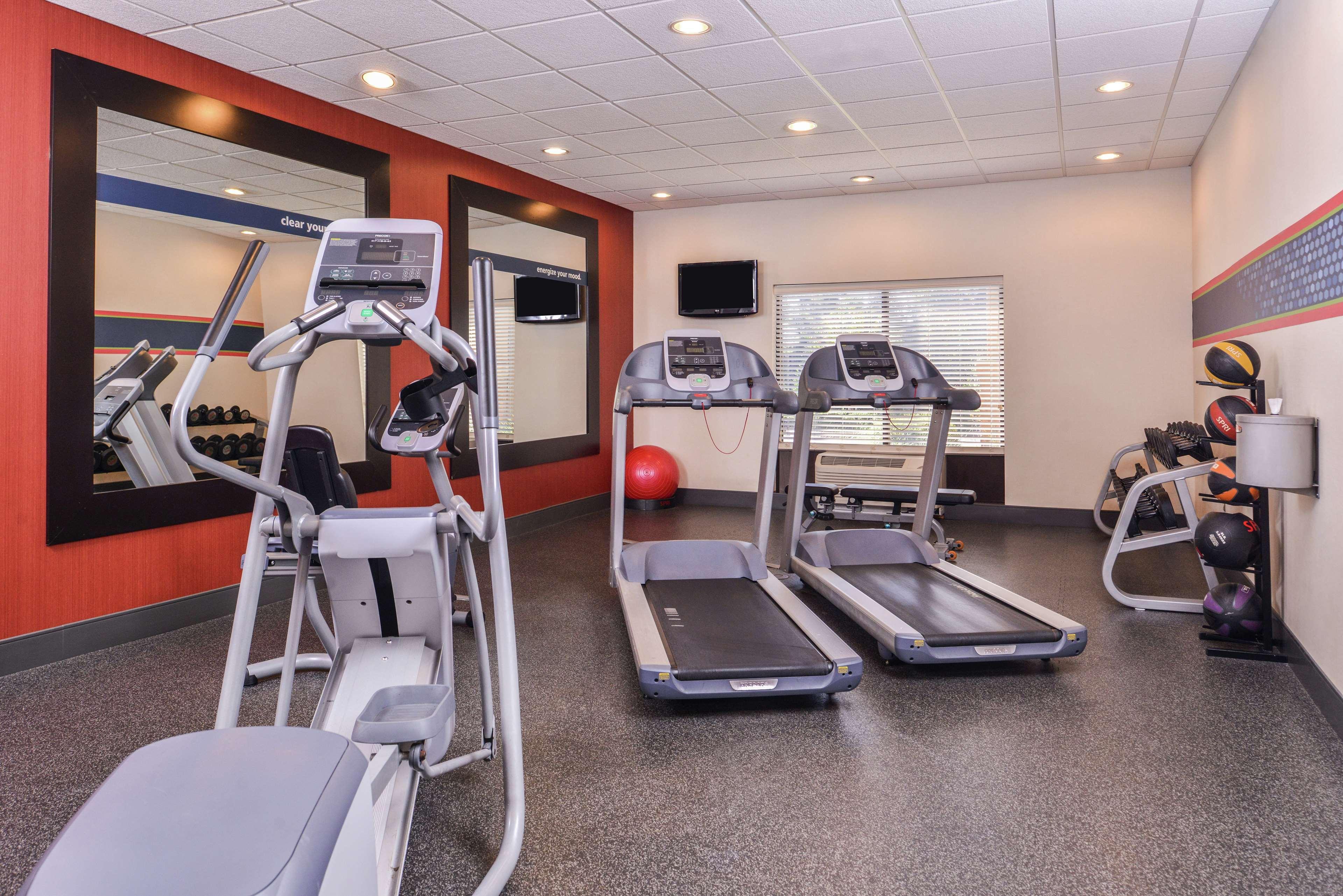 Hampton Inn Jackson-College Avenue Екстериор снимка