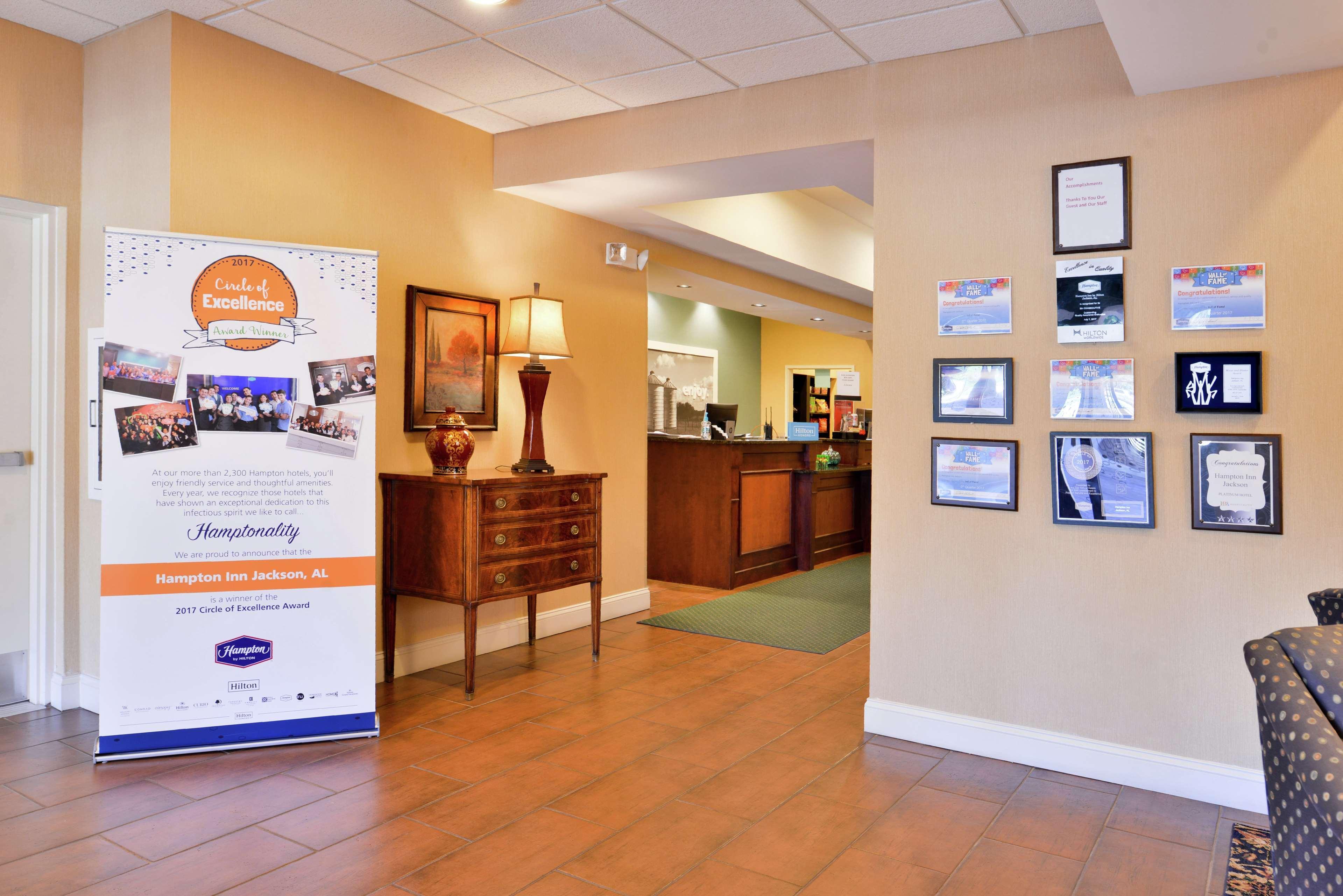 Hampton Inn Jackson-College Avenue Екстериор снимка