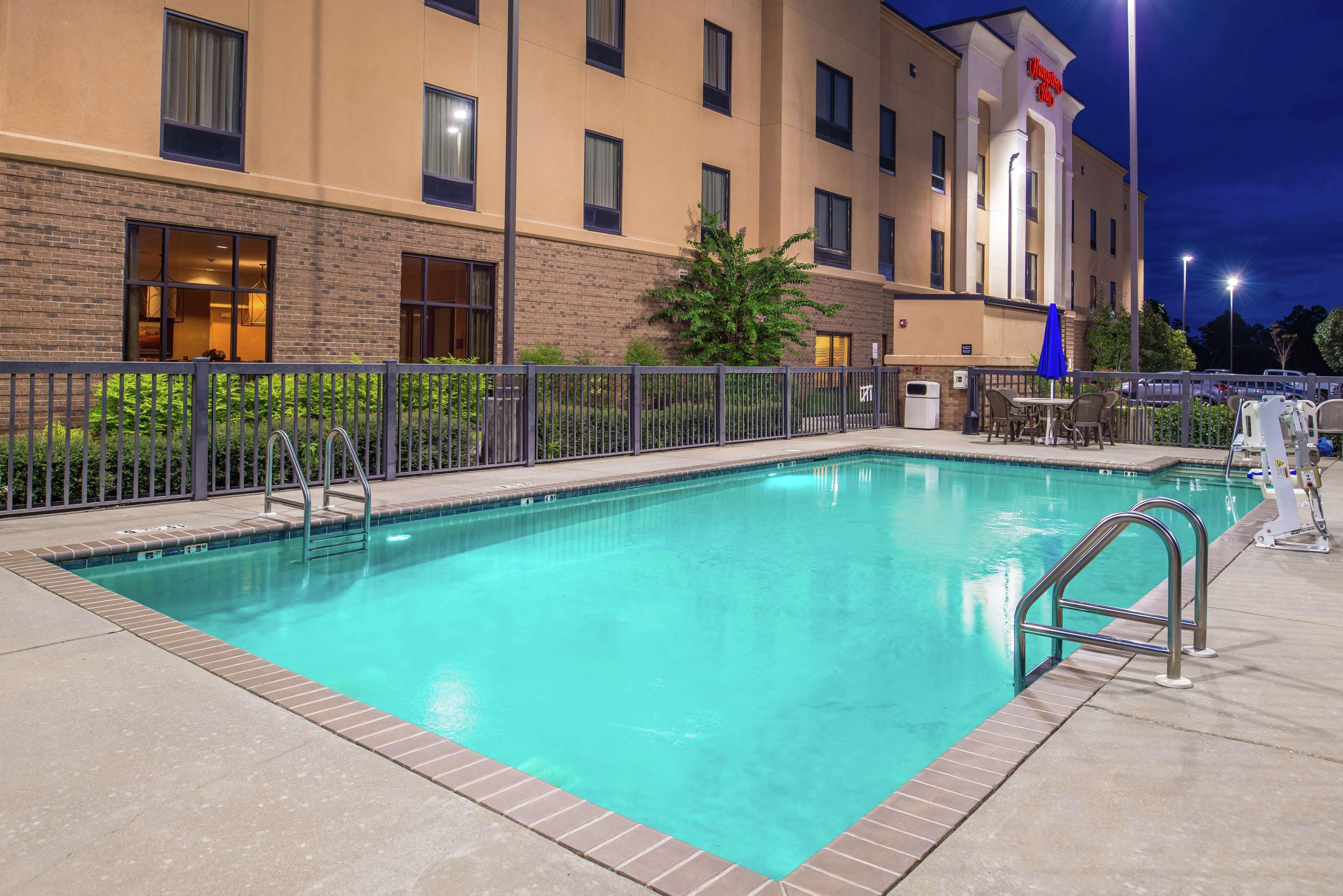 Hampton Inn Jackson-College Avenue Екстериор снимка