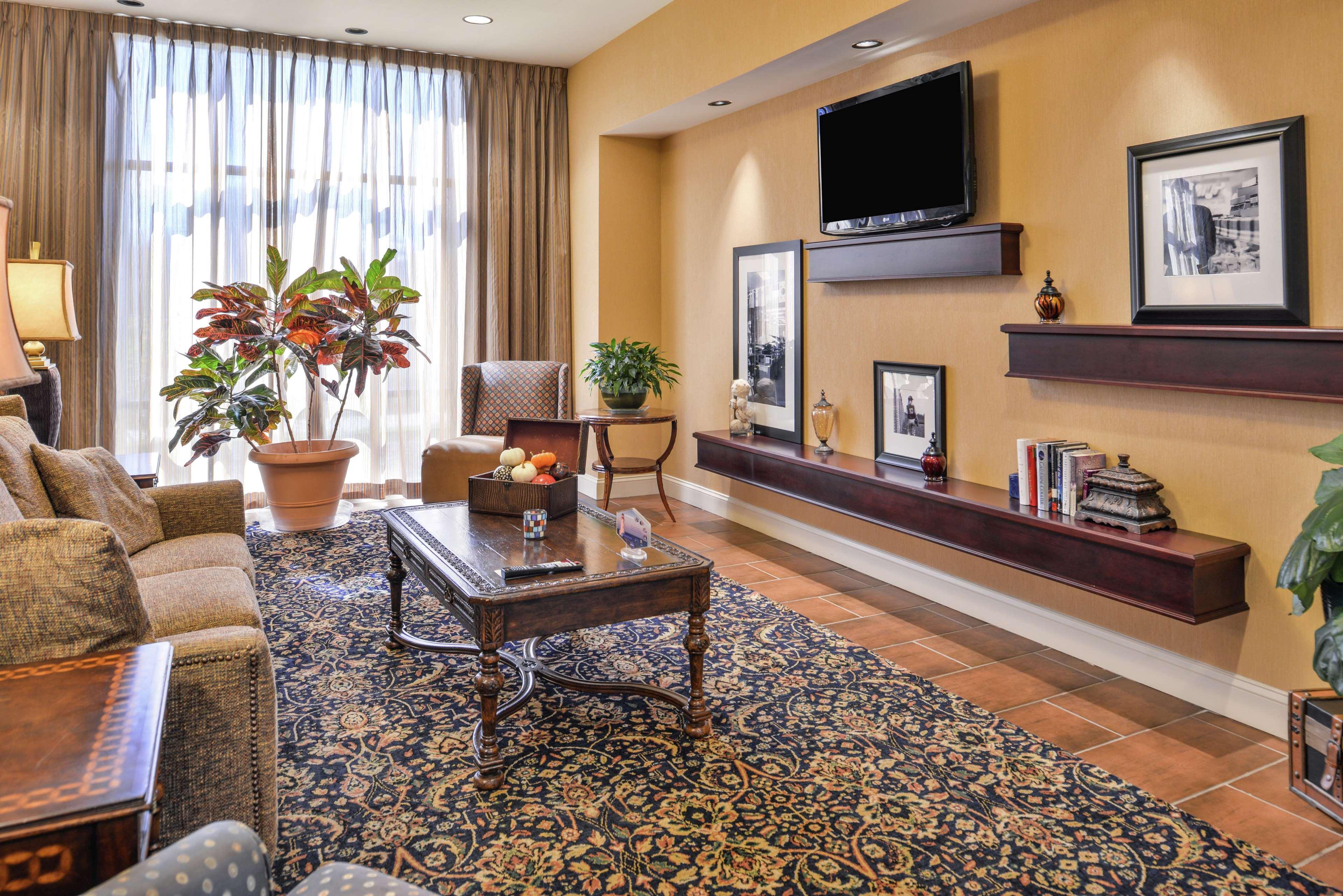 Hampton Inn Jackson-College Avenue Екстериор снимка