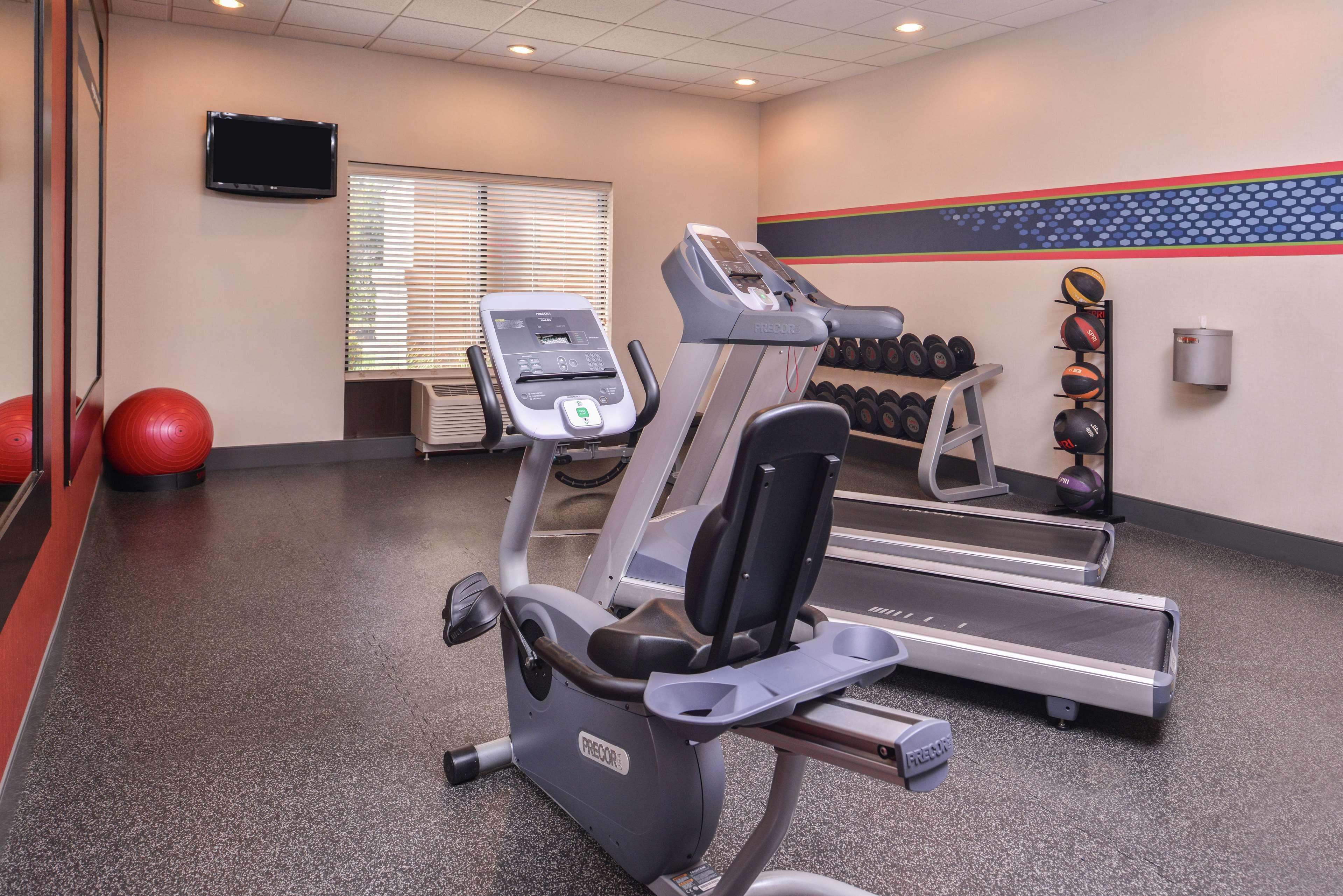 Hampton Inn Jackson-College Avenue Екстериор снимка