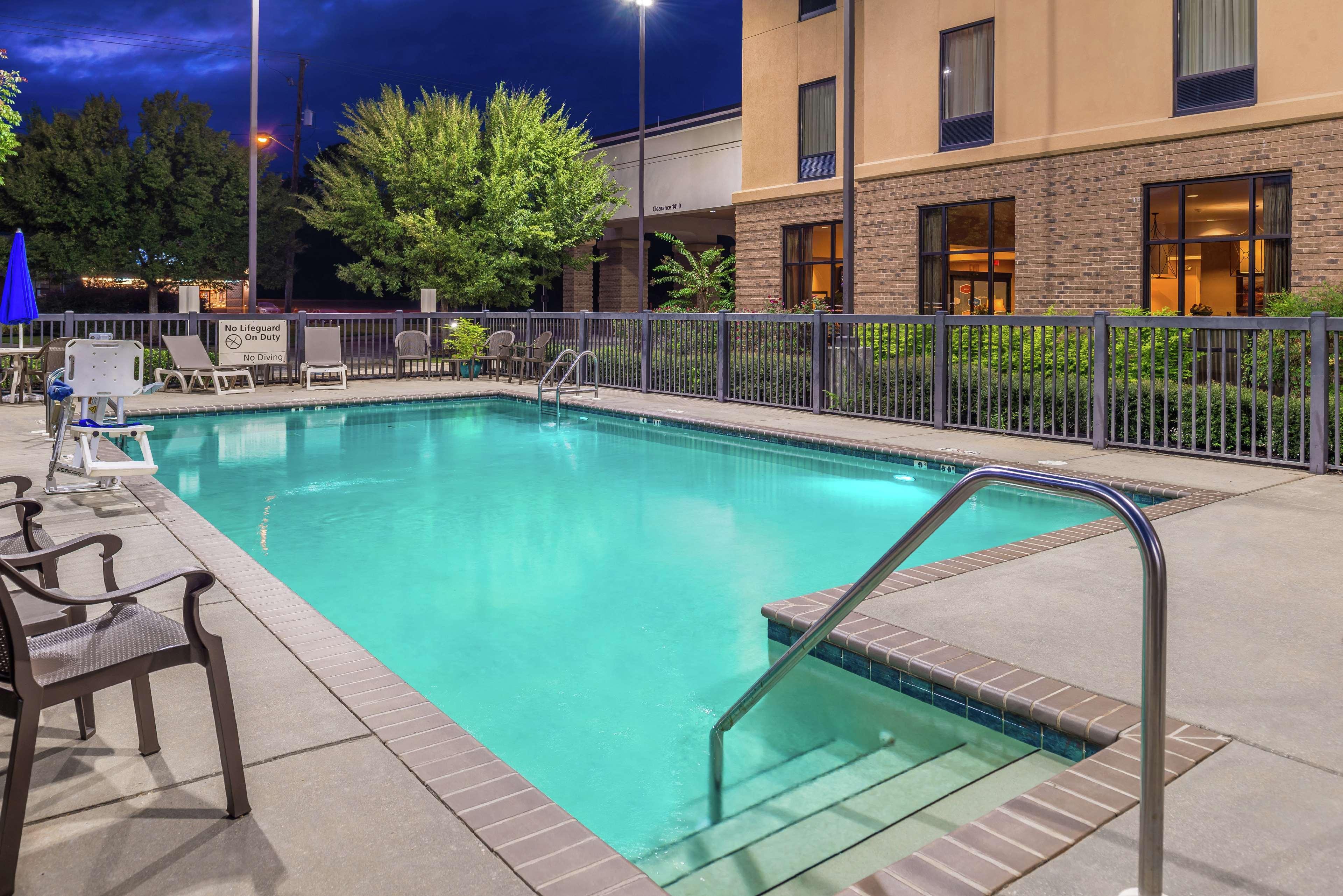 Hampton Inn Jackson-College Avenue Екстериор снимка