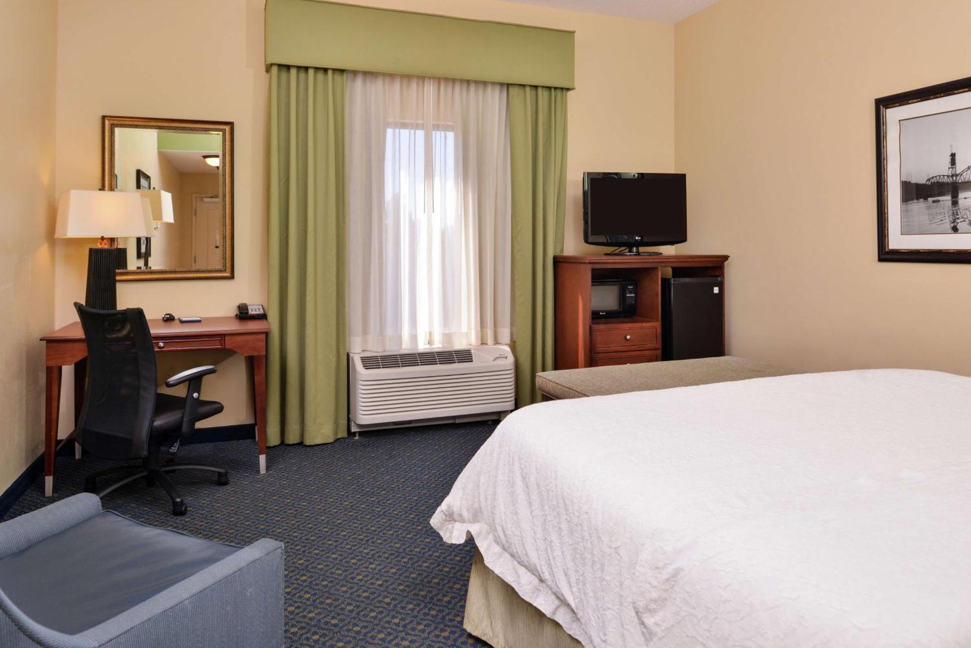 Hampton Inn Jackson-College Avenue Екстериор снимка